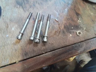 Front master cylinder mounting screws for 850 pre mk3.